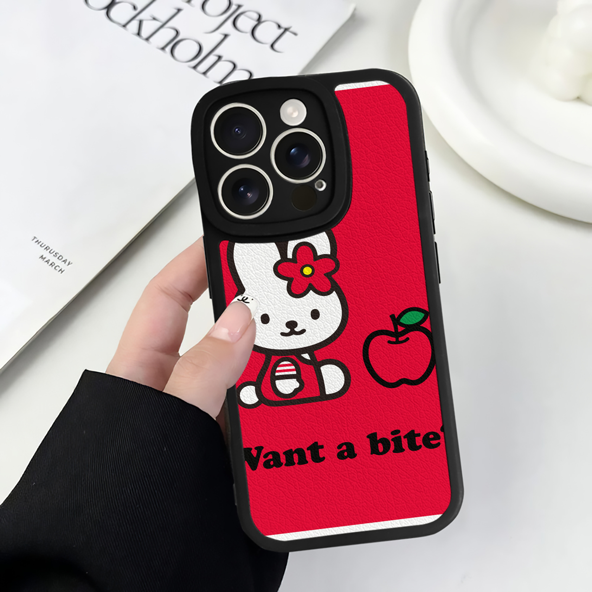 （画像用） Hello Kitty ハローキティ 【iPhone 16シリーズ対応】シリコンスマホケース（レザー調） 材質：シリコン